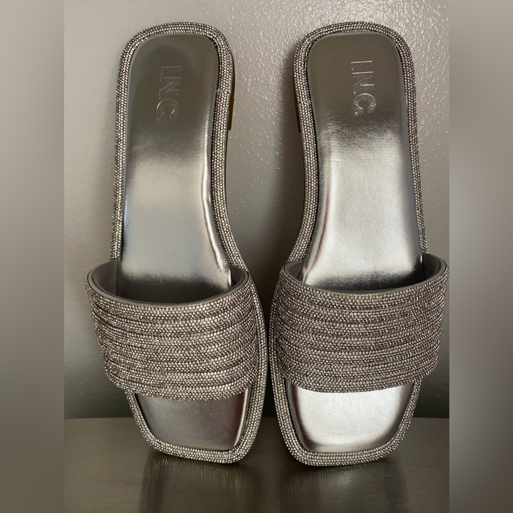 WOMENS.. INC.  Elegant Silver Bling Slide Sandals